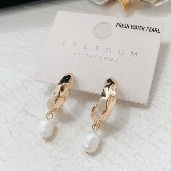 Topshop Freshwater Pearl Hoop Earrings - Picture 2 of 4